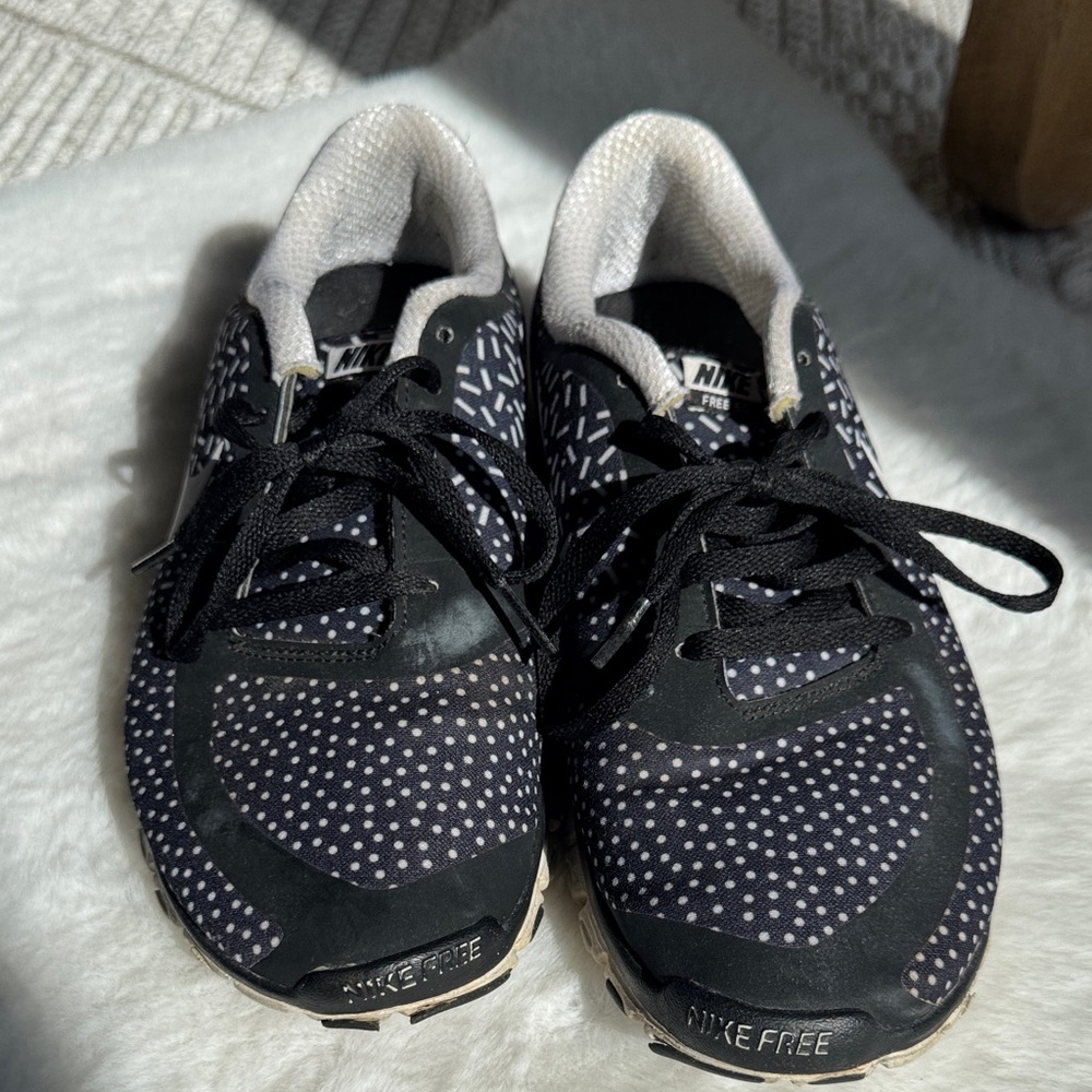 Nike Free 5.0 Free Black and White Polka Dot Sneakers